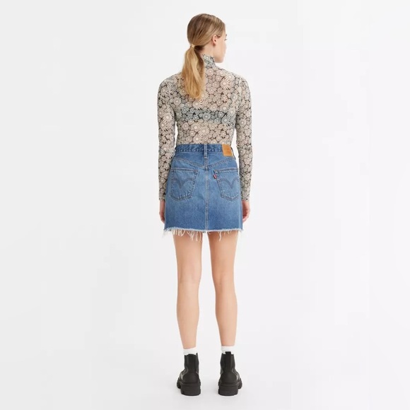 Levi’s Ribcage Denim Skirt - Picture 4 of 4